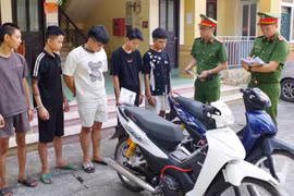 Tóm gọn 5 thanh niên đột nhập ký túc xá trộm cắp xe máy