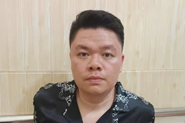 Đối tượng truy nã ra trình diện tại Công an phường Láng