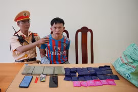 Xách bao tải dứa chứa ma túy đi giao dịch