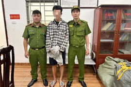 Tránh góc khuất camera, nam sinh trộm cắp hàng chục sản phẩm tại siêu thị Circle K