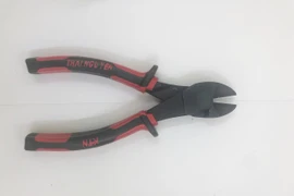 Tìm chủ sở hữu chiếc kìm liên quan đến vụ chết người chưa rõ nguyên nhân