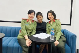 Thân thiện, chuyên nghiệp trong phục vụ nhân dân