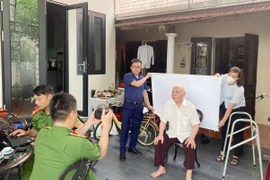 Công an xã Dương Hòa hoàn thành chỉ tiêu đổi thẻ cho hơn 1.500 Đảng viên