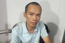 Công an xã khống chế đối tượng mang hung khí cố thủ sau khi gây án