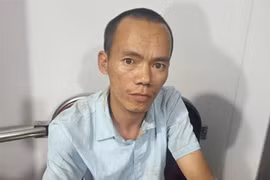 Công an xã khống chế đối tượng mang hung khí cố thủ sau khi gây án