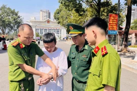  Bắt đối tượng truy nã về tội mua bán người