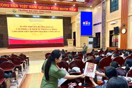 Đưa dịch vụ công đến trường học, hỗ trợ sinh viên hội nhập quốc tế