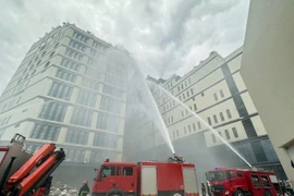 Diễn tập phương án chữa cháy, cứu người mắc kẹt tại bệnh viện