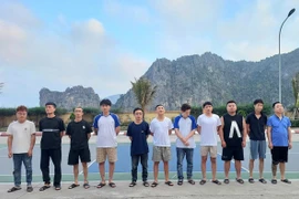 Dùng xuồng máy đưa người nhập cảnh trái phép vào vùng biển Việt Nam