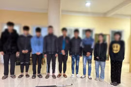 Khởi tố 5 đối tượng mang hung khí hành hung người đi đường 