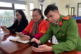 Công an Hà Nội phối hợp cập nhật tài khoản theo dõi tiến trình Đại hội Đảng các cấp qua VNeID