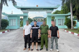 Vận động đối tượng truy nã từ Campuchia về nước đầu thú