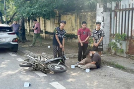 Bắt khẩn cấp nhóm đối tượng manh động cướp xe máy lúc nửa đêm