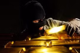 Trộm đồ xong, lăn ra giường gia chủ ngủ