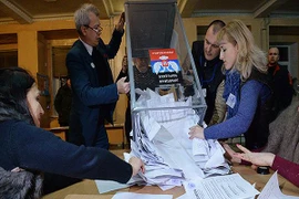 Lãnh đạo Donetsk và Lugansk thắng áp đảo trong cuộc bầu cử ở đông Ukraine