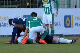 Gặp ngôi sao từng cứu 4 cầu thủ đối phương thoát khỏi lưỡi hái tử thần