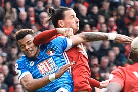 Người hùng của M.U chính thức bị treo giò 3 trận