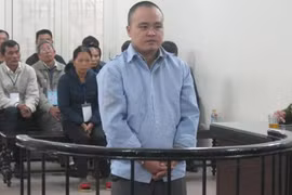 Chém đôi vợ chồng trọng thương vì cho rằng bị "chọc gậy bánh xe"