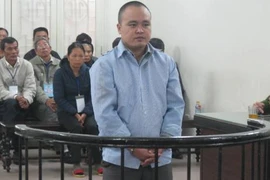 Chém đôi vợ chồng trọng thương vì cho rằng bị "chọc gậy bánh xe"