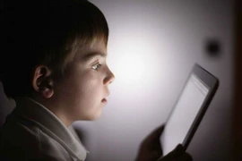 Điện thoại thông minh phá vỡ giấc ngủ của trẻ