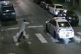 Tay súng đạo Hồi phục kích, nã đạn vào một cảnh sát Mỹ