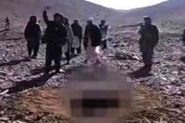 Al-Qaeda hành quyết dã man, ném đá đến chết một phụ nữ ngoại tình