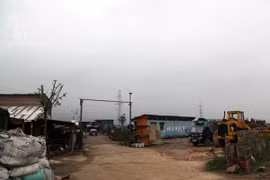 Bãi rác không phép ngang nhiên tồn tại trên thửa đất chuyển nhượng trái phép