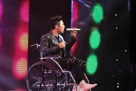 Chán scandal, Yanbi đi xe lăn đến sân khấu Nhân tố bí ẩn "làm lại từ đầu"