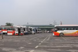 Nhức nhối xe khách biển số Lào "lách luật"