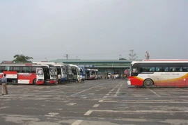 Nhức nhối xe khách biển số Lào "lách luật"