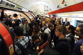 Anh tăng cường an ninh tại ga tàu điện ngầm