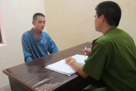 Nghịch tử ngáo đá, vác dao tông dọa giết mẹ đẻ