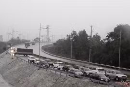 Chập điện, cầu Hạc Trì dừng thu phí 12 tiếng