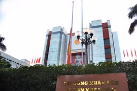 Cơ quan, công sở ở Hà Nội treo cờ rủ ngày Quốc tang Chủ tịch nước Trần Đại Quang