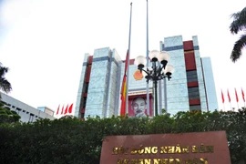 Cơ quan, công sở ở Hà Nội treo cờ rủ ngày Quốc tang Chủ tịch nước Trần Đại Quang