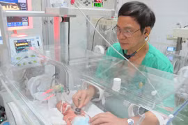 Thai phụ ung thư phổi di căn "nhịn đau" không điều trị để giữ con