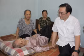 Bí thư Thành ủy Hà Nội Hoàng Trung Hải thăm hỏi, tri ân người có công 