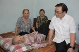 Bí thư Thành ủy Hà Nội Hoàng Trung Hải thăm hỏi, tri ân người có công 