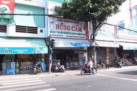 Nam thanh niên bị nhóm côn đồ cầm dao truy sát giữa phố