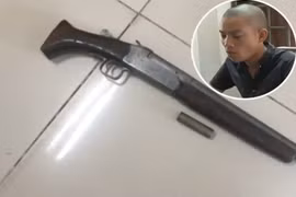 Côn đồ đất Mỏ mang súng vào quán hát đánh người