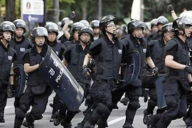 Cảnh sát Hàn Quốc kiện chính phủ đòi tiền tăng ca