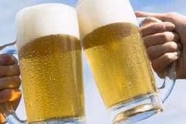 Vỡ bàng quang vì... đấu bia