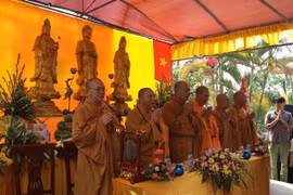 Về ngã ba sông Hồng, xem nghi thức xin Thần nước