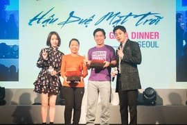 800 du khách Việt gặp gỡ diễn viên "Hậu duệ Mặt trời"