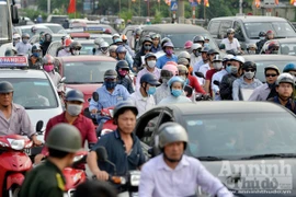 Người dân đổ về Thủ đô sau kỳ nghỉ lễ 30-4