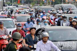 Người dân đổ về Thủ đô sau kỳ nghỉ lễ 30-4