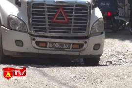 Vì sao? 1km đường, 10 năm thi công vẫn chưa xong