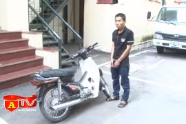 Chặn đường, cướp xe máy giữa ban ngay