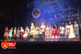 Trao yêu thương cho người khuyết tật