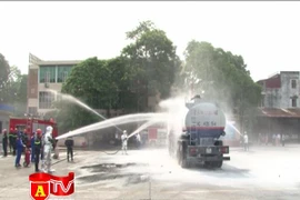 Diễn tập phòng cháy chữa cháy xe bồn chở xăng dầu